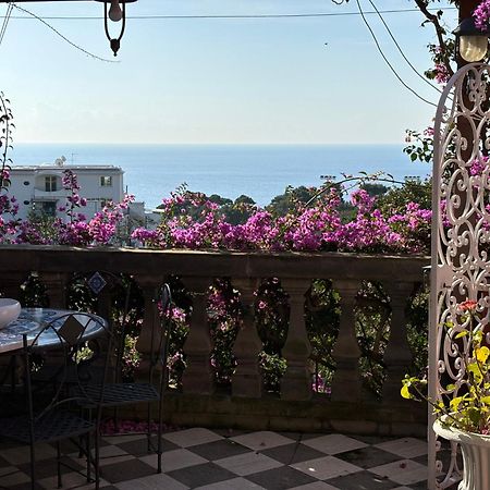 Luxury House In Villa Pompeiana Via Camerelle Con Terrazza Vista Mare Capri Bagian luar foto